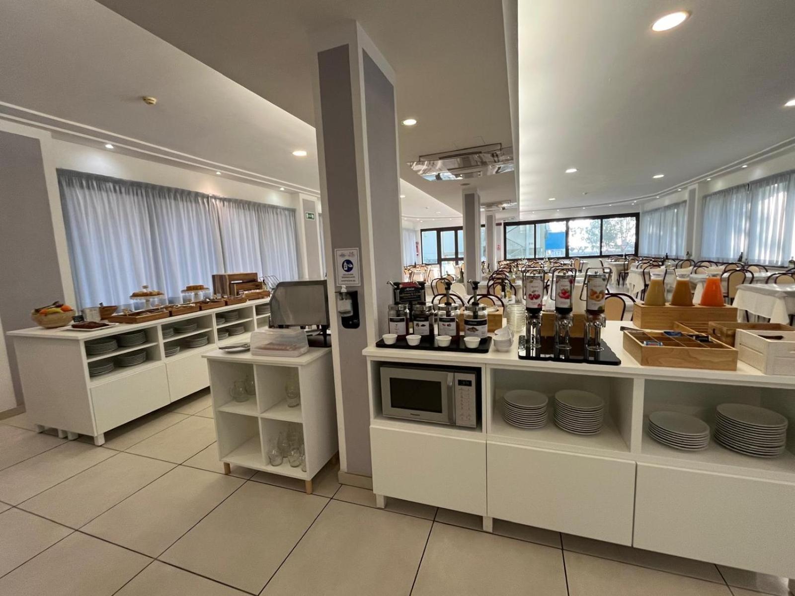 Hotel Delle Nazioni Чезенатико Екстериор снимка