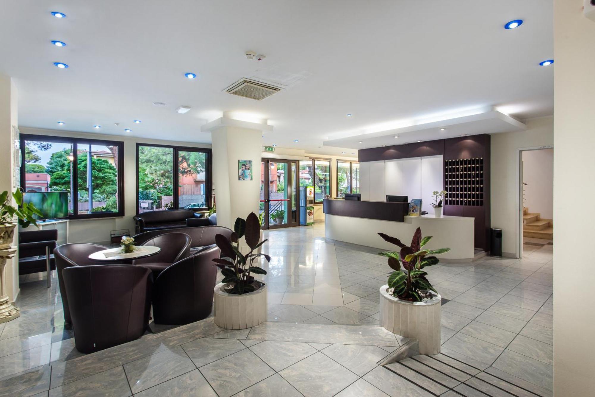 Hotel Delle Nazioni Чезенатико Екстериор снимка