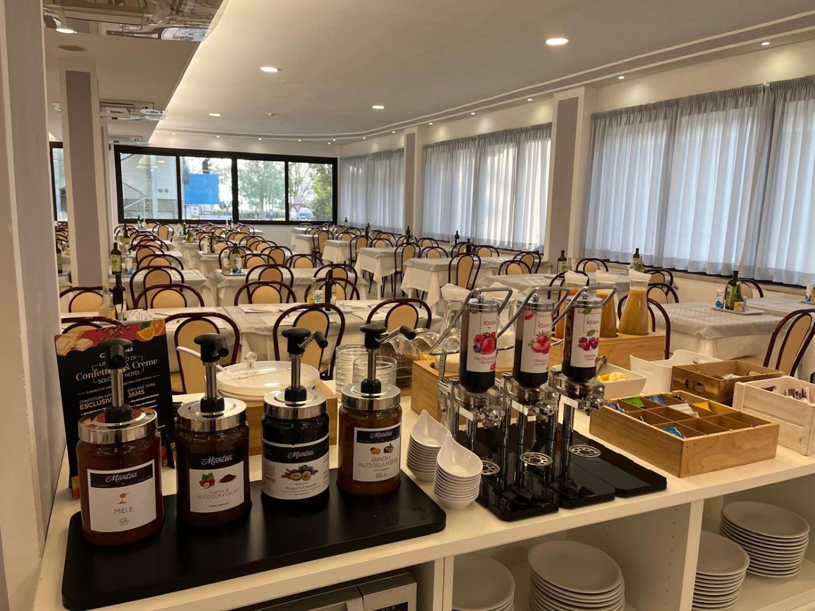 Hotel Delle Nazioni Чезенатико Екстериор снимка