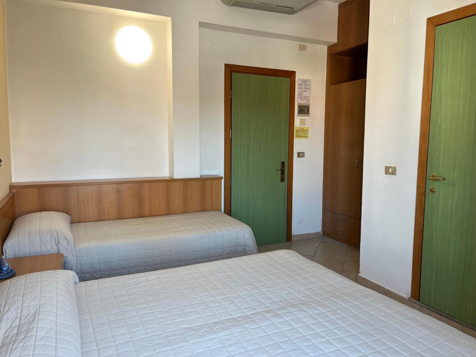 Hotel Delle Nazioni Чезенатико Екстериор снимка