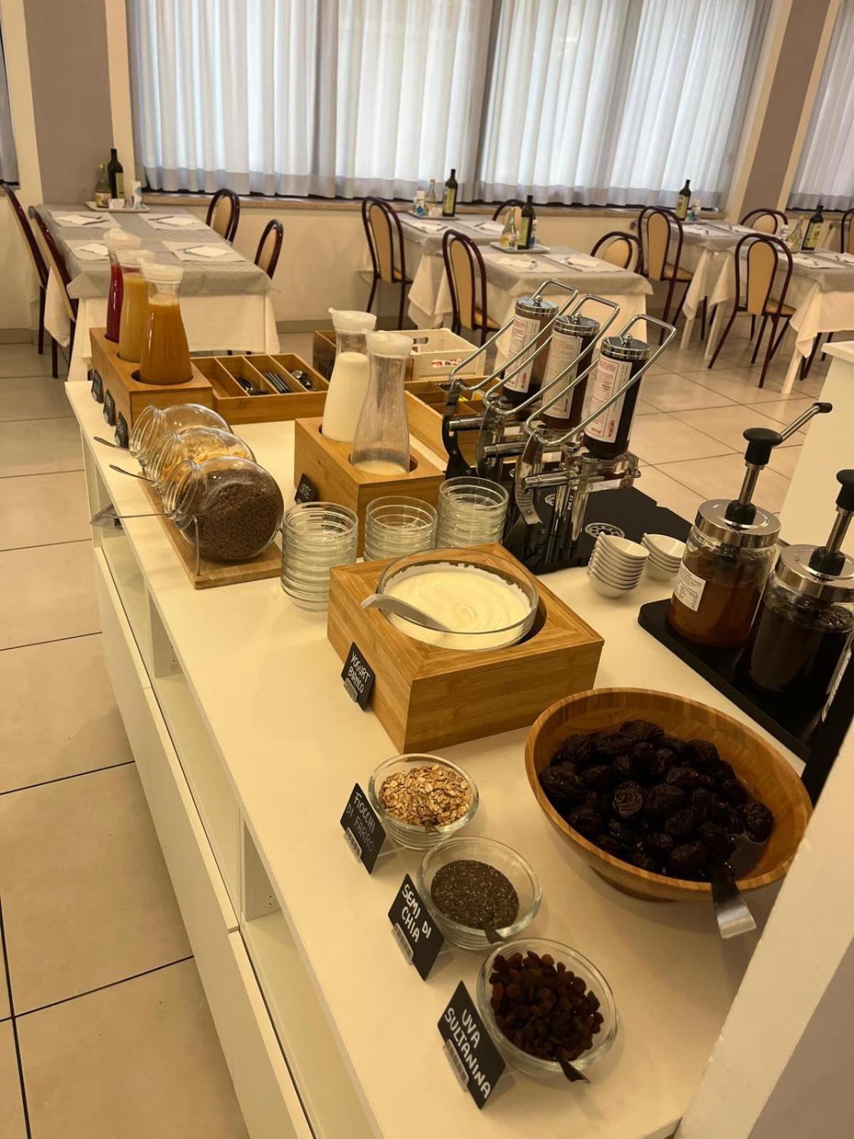 Hotel Delle Nazioni Чезенатико Екстериор снимка